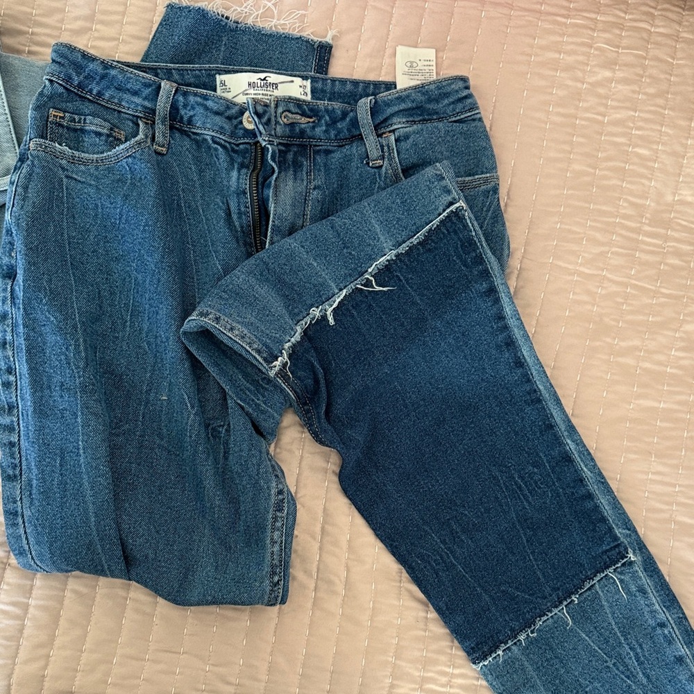 Hollister Two-Tone Blue High-Rise Straight Jeans with Raw Hem